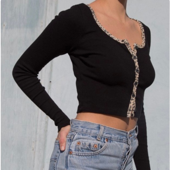 NEVER WORN BRANDY MELVILLE LONG SLEEVE BLACK CARDIGAN WITH LEOPARD/ CHEETAH TRIM - Picture 4 of 6